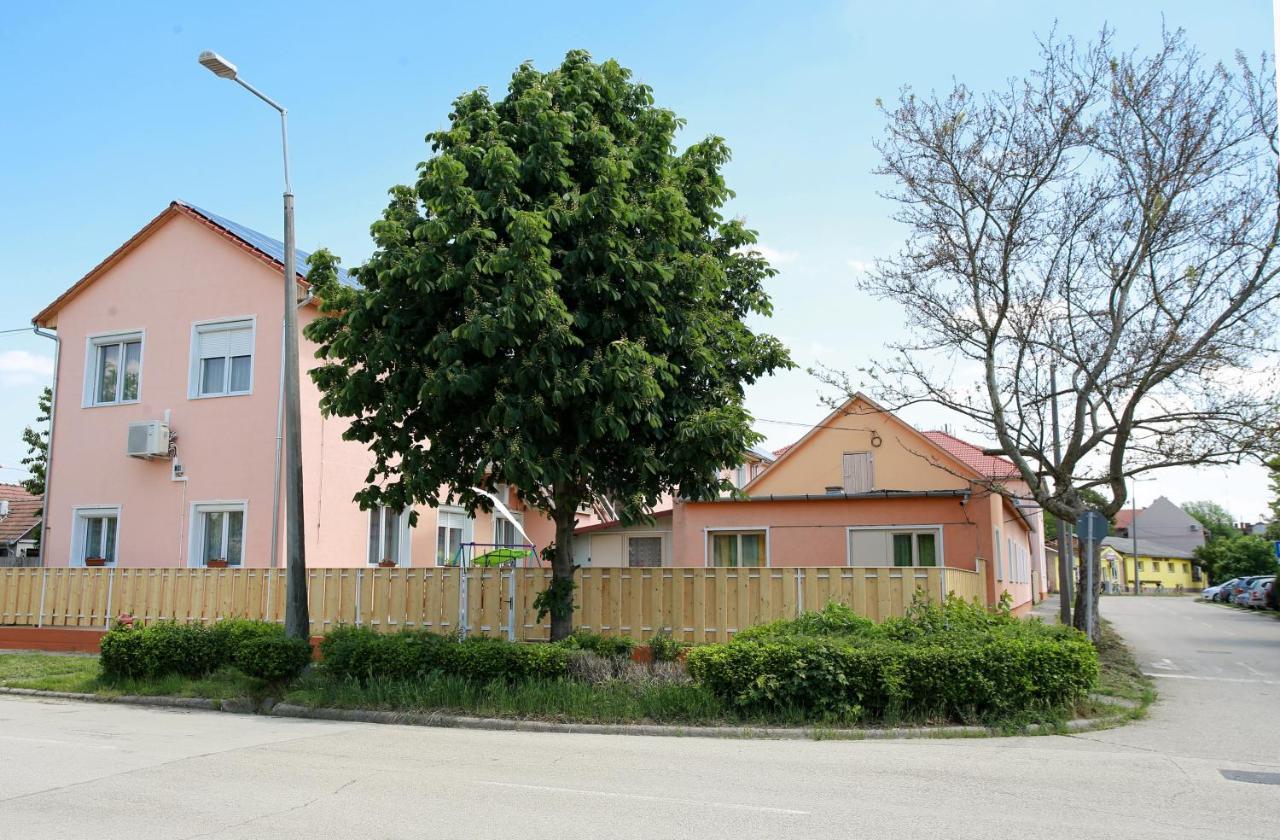Central Panzio Сентеш Экстерьер фото
