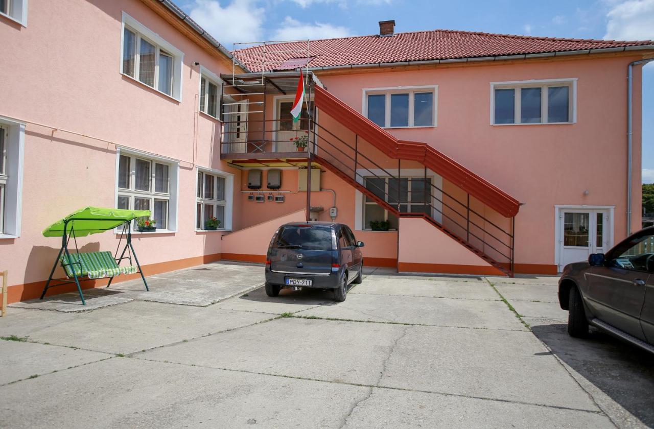 Central Panzio Сентеш Экстерьер фото