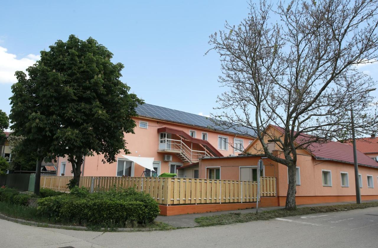 Central Panzio Сентеш Экстерьер фото